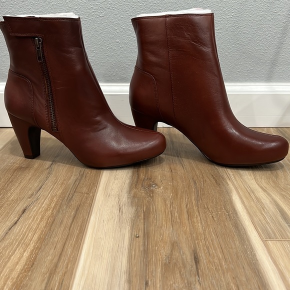 SOLD Easy spirit anti gravity booties - Picture 2 of 6